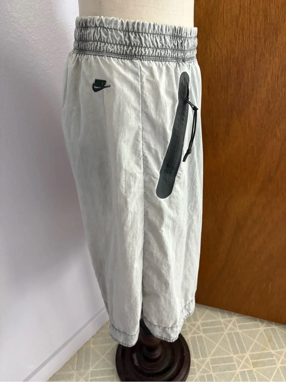NIKE sz S Gray Tech Pack High Rise Woven Shorts DM6508 Elastic Waist